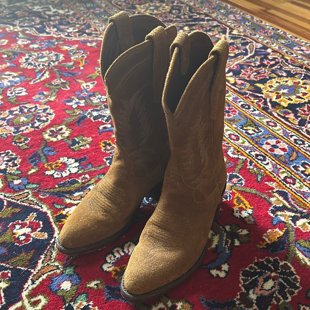 Tecovas suede size 7.5